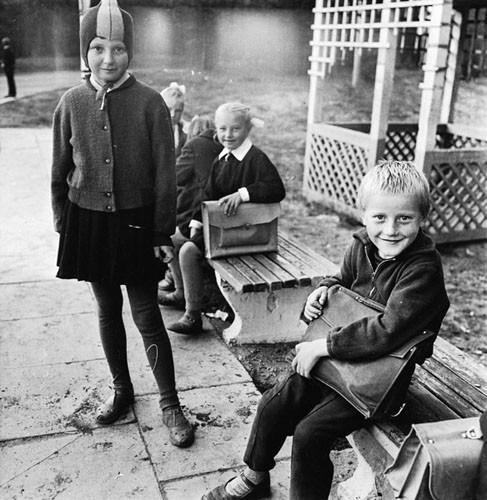 1965_ Kaimo vaikai laukia moky